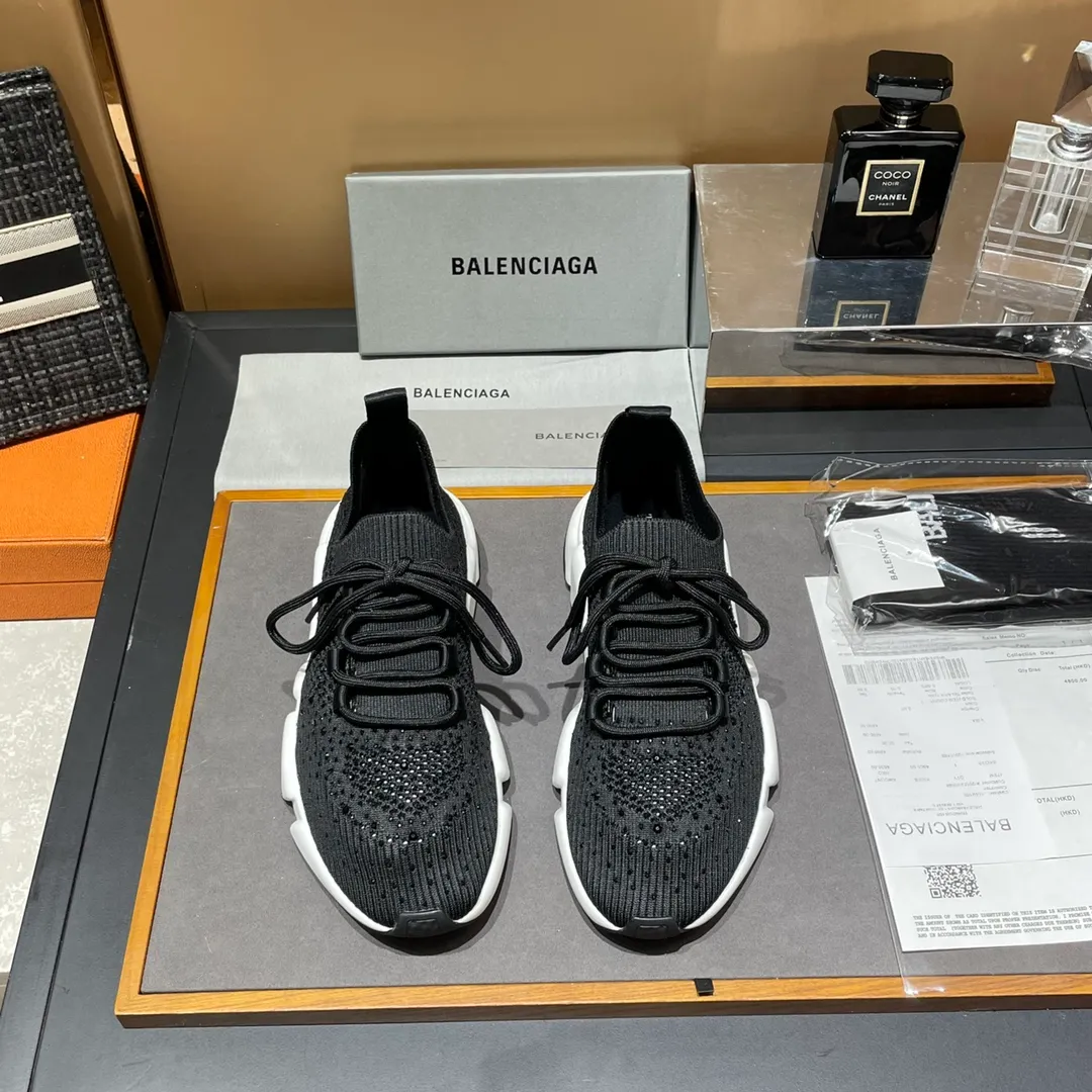 👟👟Ex-factory price 400👟👟 Balenciaga Balenciaga 🌝🌝glitter single shoes world premiere 🌈INS Weibo magazine sold out 💥💥counter limited edition ⚠️ Czech crystal hot diamond ⚠️specially customized fabric with summer cooling and heating effect ⚠️TPU ten PU vacuum combination bottom (not a plastic bottom formed by market currency) ,) The inner craftsmanship and material are the same as the original! ! Size 35 to 45M standard size (34, 46 can be customized) original high-end top complete package (with original Balenciaga socks included)
